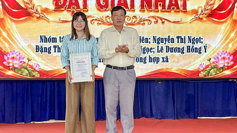 Xã Nhơn Mỹ trao giải Cuộc thi Chính luận về bảo vệ nền tảng tư tưởng của Đảng