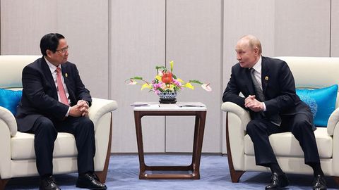 Thủ tướng Phạm Minh Chính gặp Tổng thống Nga Vladimir Putin