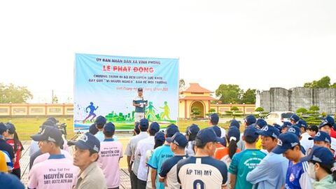 UBND xã Vĩnh Phong phát động phong trào đi bộ gây Quỹ Vì người nghèo 