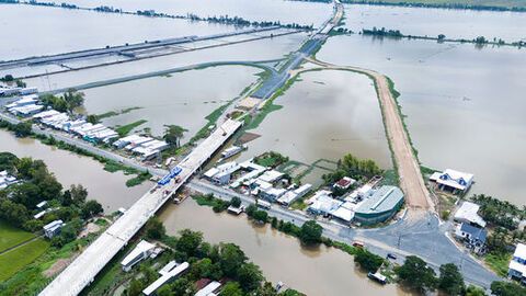 Trên công trường cao tốc Châu Đốc - Cần Thơ - Sóc Trăng