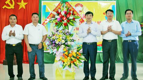 Đồng chí Nguyễn Đình Lợi dự Ngày hội Đại đoàn kết toàn dân tộc tại thôn Xạ To