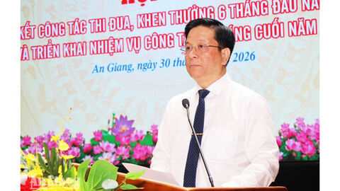 (Chuyên mục “Thi đua là yêu nước, yêu nước thì phải thi đua”)  Chủ tịch UBND tỉnh Hồ Văn Mừng: Đổi mới phong trào thi đua theo hướng thiết thực, hiệu quả