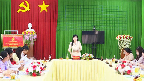Đồng chí Trần Thị Thanh Hương làm việc với Ban Thường trực Hội Liên hiệp Phụ nữ tỉnh