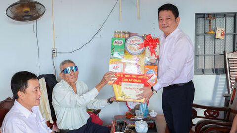 Giám đốc Sở Du lịch tỉnh An Giang Bùi Quốc Thái chúc tết xã Kiên Lương