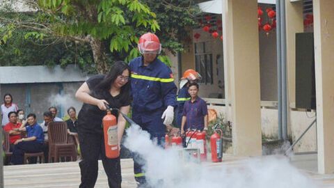 An Minh: Gần 1.300 người thực hành kỹ năng phòng cháy, chữa cháy