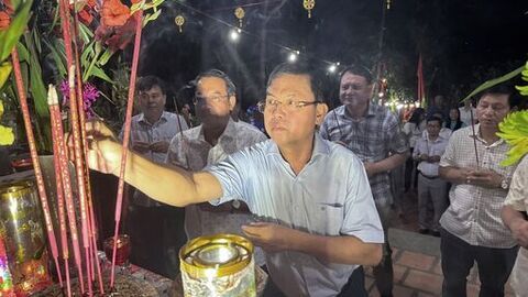 Phường Hà Tiên dâng hương tri ân các bậc tiền nhân