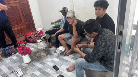 Công an xã Thạnh Lộc bắt quả tang 5 đối tượng sử dụng trái phép chất ma túy