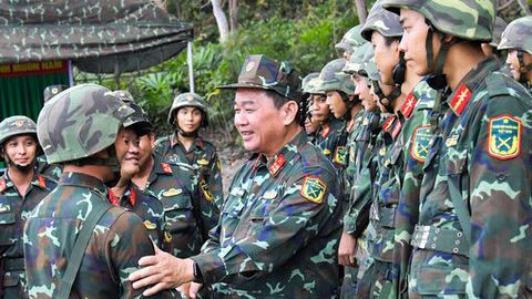 Kiểm tra các đơn vị huấn luyện dã ngoại tại các đảo