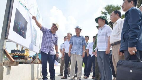 Phó Chủ tịch UBND tỉnh An Giang Lê Trung Hồ kiểm tra tiến độ dự án đầu tư công 