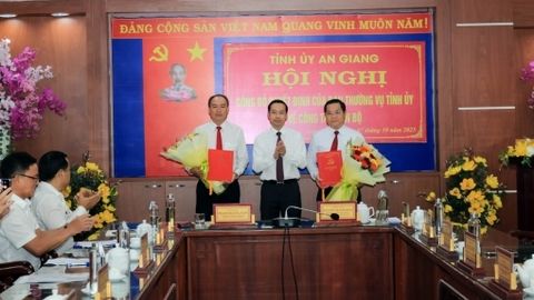 Công bố các quyết định của Ban Thường vụ Tỉnh ủy An Giang về công tác cán bộ 