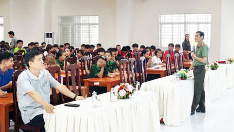 Tuyên truyền, phổ biến, giáo dục pháp luật cho cán bộ, viên chức, người lao động và vận động viên