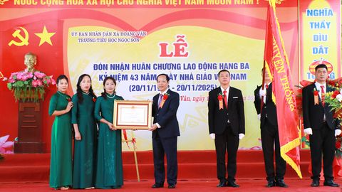 Đồng chí Nghiêm Xuân Hưởng dự Lễ kỷ niệm ngày Nhà giáo Việt Nam tại Trường Tiểu học Ngọc Sơn