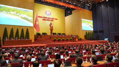 30 đại biểu thuộc các đoàn đại biểu, cơ quan phát biểu ý kiến tham luận