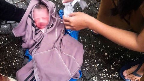 Tìm thân nhân bé sơ sinh bị bỏ rơi ven đường ở Vĩnh Hòa 