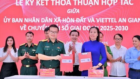 UBND xã Hòn Đất và Viettel An Giang ký kết thỏa thuận hợp tác chuyển đổi số