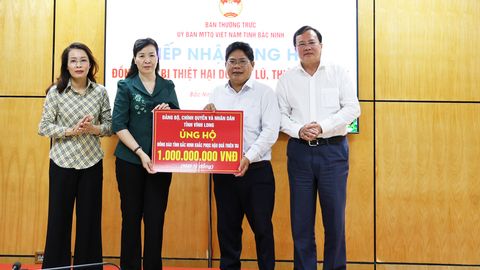 Tỉnh Vĩnh Long trao 1 tỷ đồng hỗ trợ Nhân dân tỉnh Bắc Ninh khắc phục thiệt hại sau bão lũ