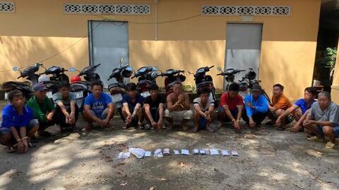 Bắt quả tang 13 đối tượng đá gà qua mạng ăn thua bằng tiền