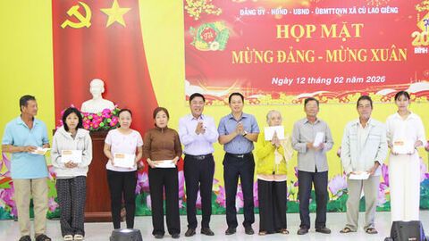 Cù Lao Giêng họp mặt mừng Đảng, mừng Xuân và kỷ niệm 96 năm Ngày thành lập Đảng
