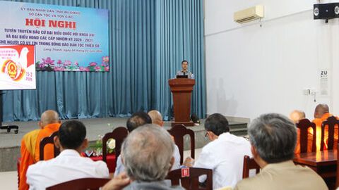 Tuyên truyền bầu cử cho người có uy tín trong đồng bào dân tộc thiểu số