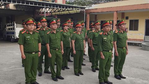 Thiêng liêng lễ chào cờ đầu tuần