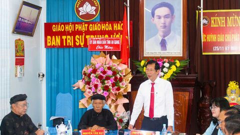 Phó Chủ tịch UBND tỉnh An Giang Lê Văn Phước chúc mừng đại lễ kỷ niệm 106 năm ngày Đản sinh Đức Huỳnh Giáo chủ Phật giáo Hòa Hảo