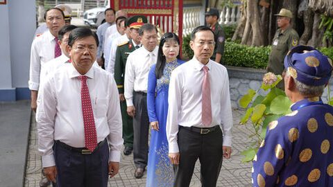 Ban Thường vụ Tỉnh ủy An Giang dâng hương Anh hùng dân tộc Nguyễn Trung Trực nhân Đại hội Đảng bộ tỉnh lần thứ I