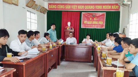 Chi bộ mạnh từ đổi mới sinh hoạt