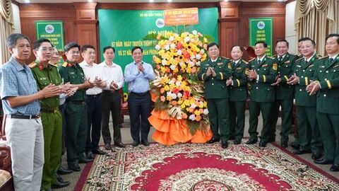 Chủ tịch UBND tỉnh An Giang Hồ Văn Mừng thăm, chúc mừng Bộ đội Biên phòng tỉnh 