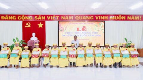 Xã Vĩnh Điều chúc thọ, mừng thọ 159 người cao tuổi