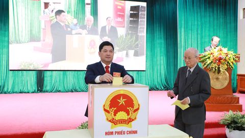 Bí thư Tỉnh ủy Nguyễn Hồng Thái dự khai mạc, bỏ phiếu bầu cử tại phường Bắc Giang