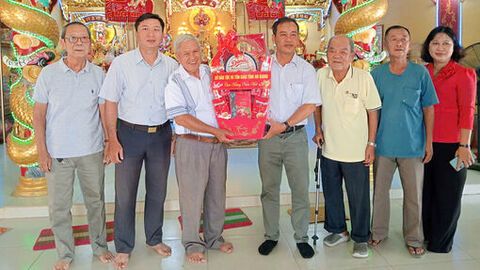 Sở Dân tộc và Tôn giáo tỉnh An Giang chúc tết Hội Tương tế người Hoa hai phường Tân Châu và Châu Đốc