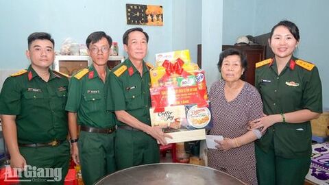 Bộ Chỉ huy Quân sự tỉnh An Giang tri ân gia đình chính sách tại Rạch Giá