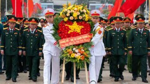 Đoàn công tác Quân khu 9 viếng Nghĩa trang liệt sĩ tỉnh An Giang