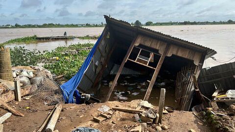 Mỹ Hòa Hưng sạt lở bờ sông làm sập hoàn toàn 2 căn nhà 