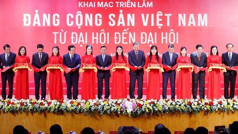 Khai mạc Triển lãm "Đảng Cộng sản Việt Nam - Từ Đại hội đến Đại hội"