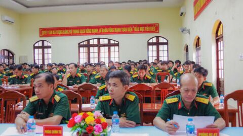 Lữ đoàn 6 tổ chức học tập các chuyên đề pháp luật