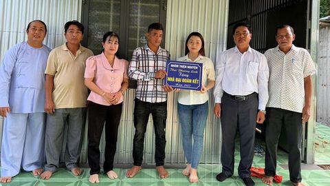 Chăm lo mái ấm cho hội viên nông dân nghèo