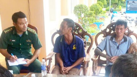 Cứu 4 ngư dân bị chìm tàu trên vùng biển Thổ Chu