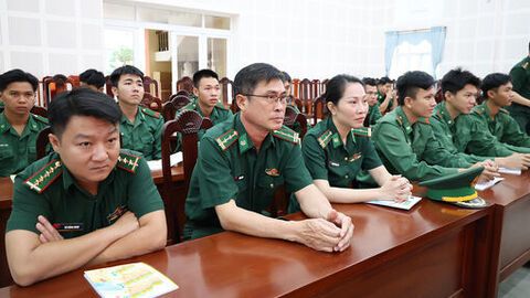 Quán triệt tình hình vi phạm kỷ luật, pháp luật và định hướng tư tưởng cho cán bộ, chiến sĩ