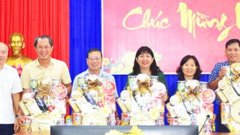 Đồng chí Võ Nguyên Nam thăm, chúc Tết 5 xã