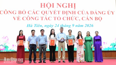 Phường Hà Tiên kết thúc hoạt động 2 đảng bộ, thành lập mới 21 chi bộ