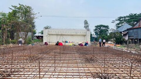 Bí thư Đảng ủy xã Hòa Lạc khảo sát các công trình trọng điểm