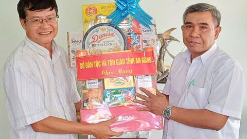 Sở Dân tộc và Tôn giáo tỉnh An Giang thăm các giáo xứ dịp lễ Giáng sinh năm 2025