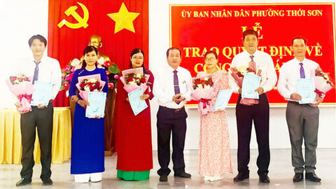 Phường Thới Sơn trao quyết định về công tác cán bộ