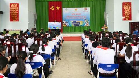 Tuyên truyền pháp luật cho gần 400 học sinh Trường THCS Thuận Yên