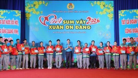 An Giang: 300 đoàn viên, người lao động nhận quà Tết sum vầy năm 2026
