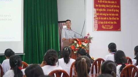 Tuyên truyền pháp luật về phòng, chống ma túy tại phường Hà Tiên