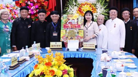 Phó Bí thư Tỉnh ủy, Chủ tịch Ủy ban MTTQ Việt Nam tỉnh An Giang chúc mừng kỷ niệm 106 năm Ngày Đản sinh Đức Huỳnh Giáo chủ Phật giáo Hòa Hảo