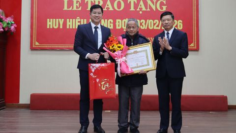 Phó Chủ tịch UBND tỉnh Đào Quang Khải dự Lễ trao Huy hiệu Đảng tại Đảng bộ xã Tam Tiến