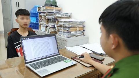 Bắt nhanh 2 đối tượng trộm vé số ở phường Long Xuyên 